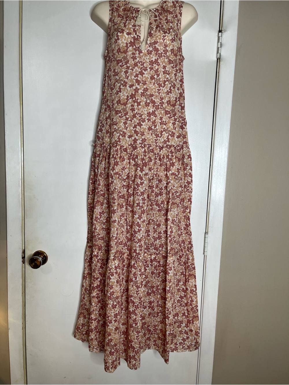 New Faherty Floral Tiered Maxi Dress in Cream and Rust size XS…100% cotton